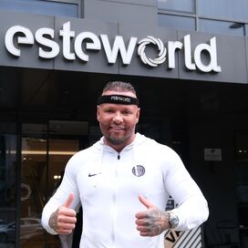 Micheal van der Plas baard en herstel haartransplantatie