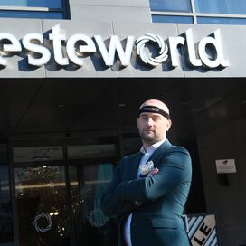 Jorrit stoorde zich al jaren aan die terugtrekkende haarlijn