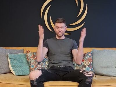 Marco van Dam straalt na zijn haartransplantatie