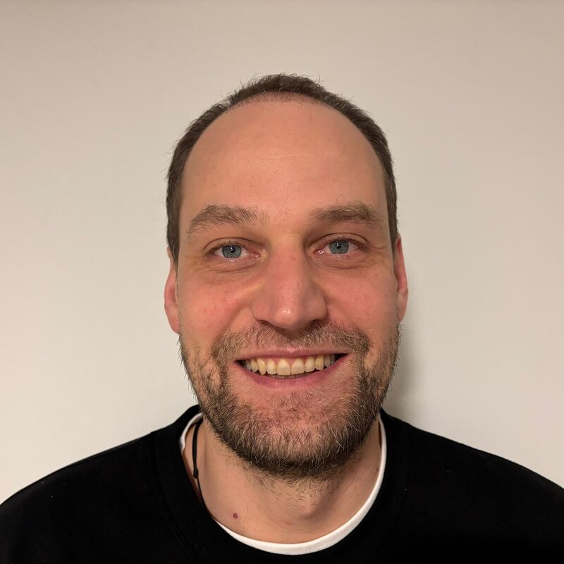 Mijn inhammen werden dieper en dieper. Tijd voor een haartransplantatie