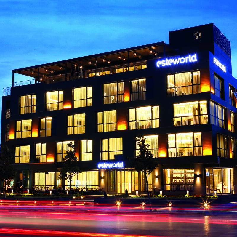 Yordi, Esteworld is een echte aanrader!