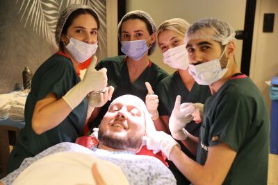 Haartransplantatie en corona